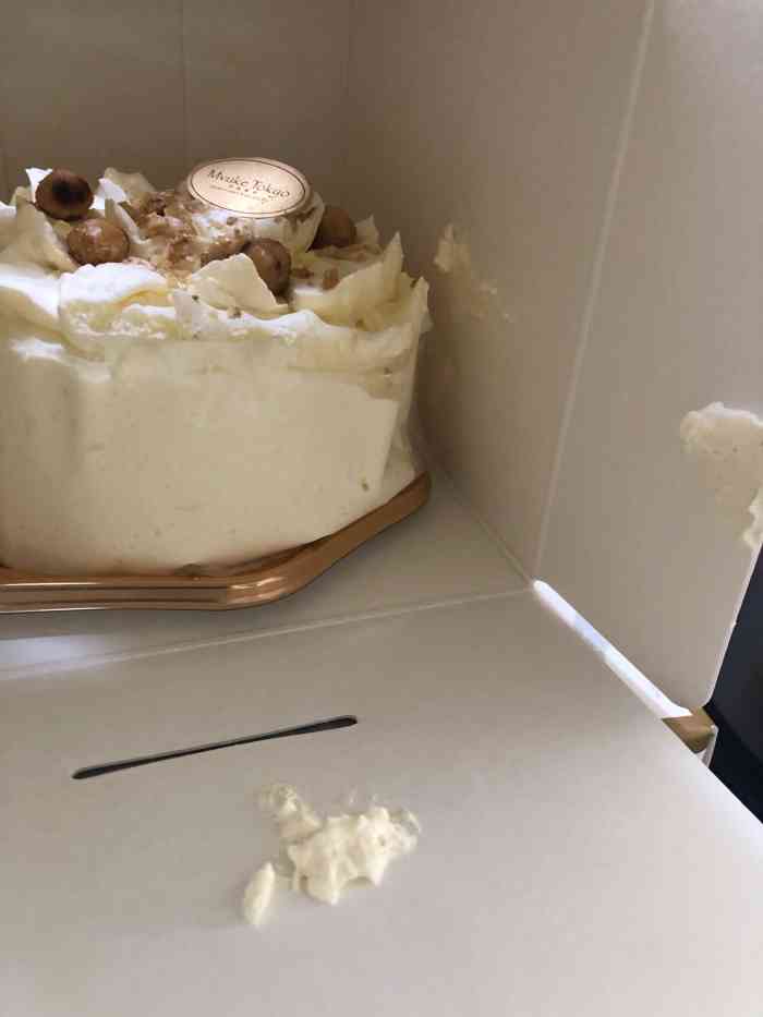 打分 又是拜托又是恳求,两个蛋糕都有破损