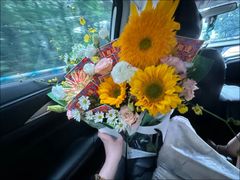 -花间阁鲜花气球连锁(两路口上清寺急市救中心店)