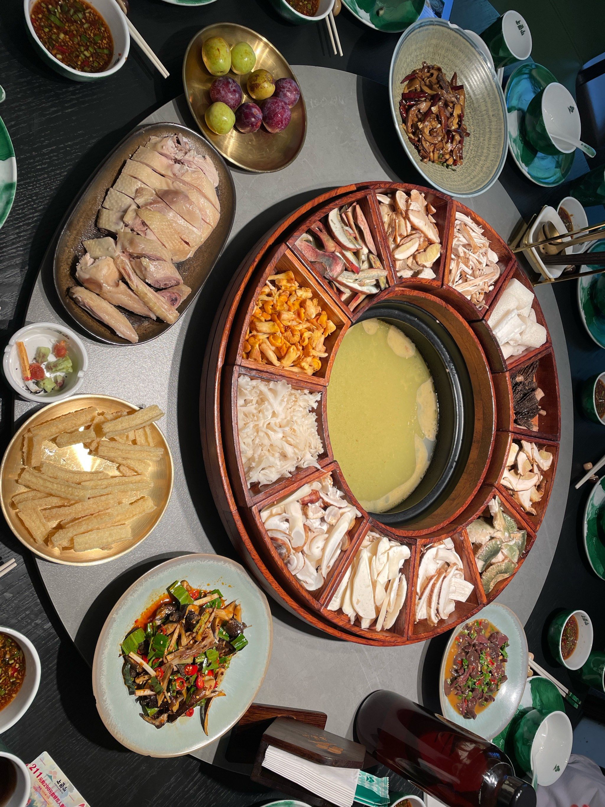 「上菌山·云南野生牛肝菌火锅(昆明老街店