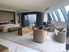 -上海滴水湖皇冠假日酒店