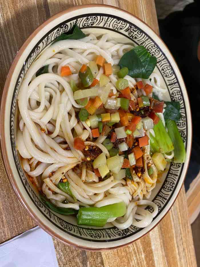 西府削筋面-"公司楼下美食城的面店,面条都是新鲜现做.