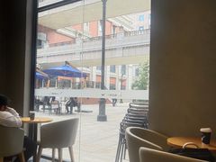 靠窗位-瑞幸咖啡(118广场店)