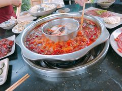 -茅草房·河畔园林火锅