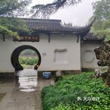 杭州花圃的长廊,雨天体验更好哦!