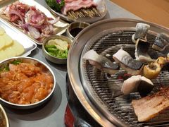 -围炉肉舍•炭烤活鳗•丹东海鲜烤肉(步行街店)