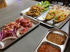 -围炉肉舍•炭烤活鳗•丹东海鲜烤肉(步行街店)