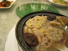 章鱼莲藕煲-六婶西关小厨(光塔路店)