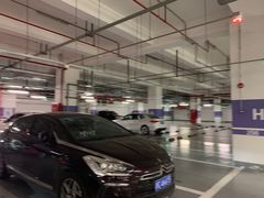 -虹桥天地-停车场