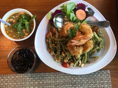 -Chom Cafe and Restaurant