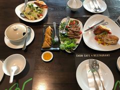 -Chom Cafe and Restaurant