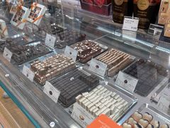零售区-VENCHI 闻绮(上海佛罗伦萨小镇店)