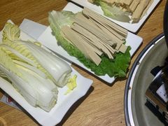 -茸梅路右拐龙虾-农家菜(松江店)