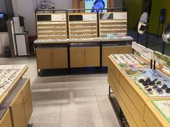 -LOOK眼镜·蔡司依视路配镜(宝山万达店)