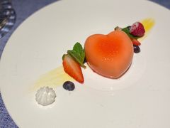 法式蜜桃心形茉莉花慕斯-弦月窗LUNETTE BY AMANDA(复兴路店)