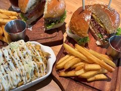 -三勾JJJ Burger&Coffee(梅溪湖店)