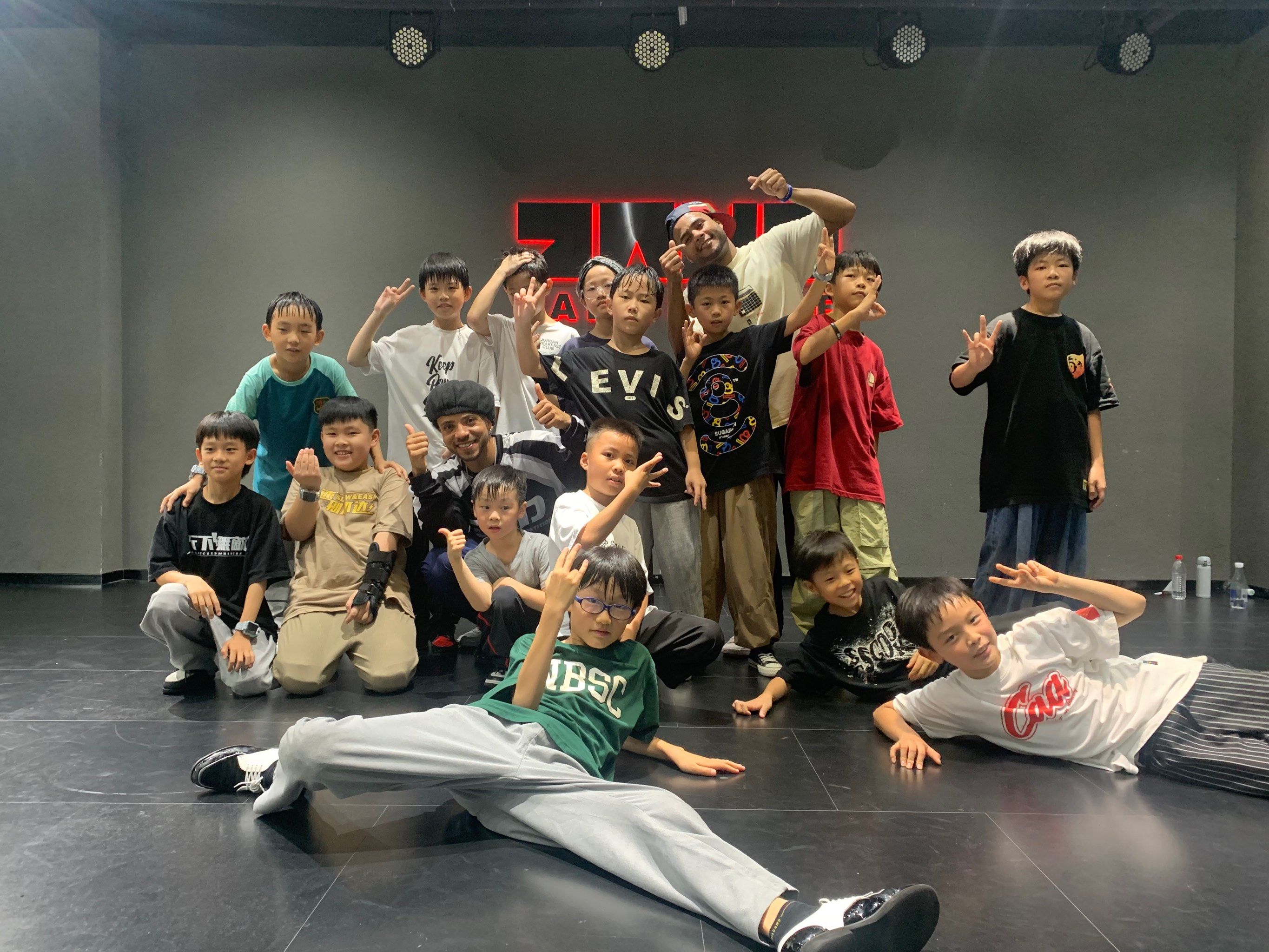 南坪羊羊街舞,小朋友们开心充电的宝藏街舞机构