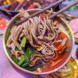哇不是吧这么赛博朋克你确定这是火锅店？
