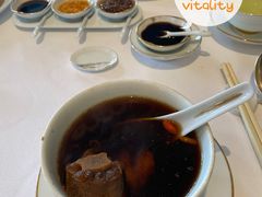 黑蒜枸杞燉牛尾湯-宝丽轩中餐厅BAOLIXUAN