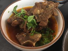 香辣牛骨-贡梅老面馆·蟹粉面·无锡特色小吃(南长街主推店)