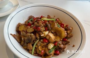 Small Yellow Ginger Stir-fried Young Chicken