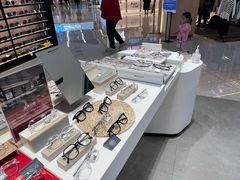 -博士眼镜集团石人工眼镜(虹口万泰店)