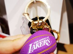 -名创优品(北京新中关购物中心地铁层店)