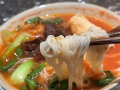 丑番茄酸汤牛肉粉-粉八·云南米线·建水烧烤(常熟路店)