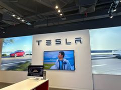 -TESLA 特斯拉(上海太古汇体验店)