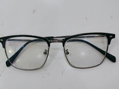 -现代眼镜批发城(威海路店)
