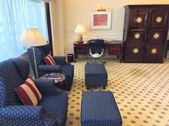 -深圳富苑皇冠假日套房酒店