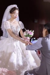 点击看大图 -伯瓷皇后婚纱艺术空间