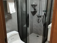 -花居酒店(苏州高教区尹山湖地铁站店)