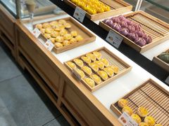 面包甜点陈列柜-南宋胡记(杭州河坊街店)