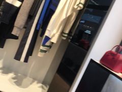 -GIVENCHY(佛罗伦萨小镇奥莱店)