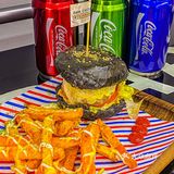 疯狂拉丝的芝士黑汉堡🍔这谁顶的住啊