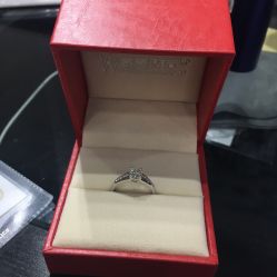 -威德钻石-克拉钻大本营(南京东路店)