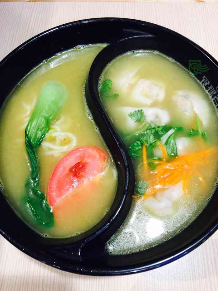 食禄百顺馄饨面(卓展亚惠美食公园店)-"这家店在重庆路1255号卓展购物