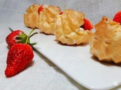 草莓味泡芙-瑞幸咖啡(人民路店)