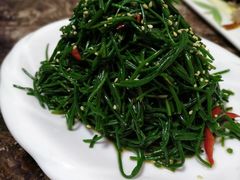 炝拌沙葱-苏莱特色牛骨滩羊手抓馆(长城东街总店)