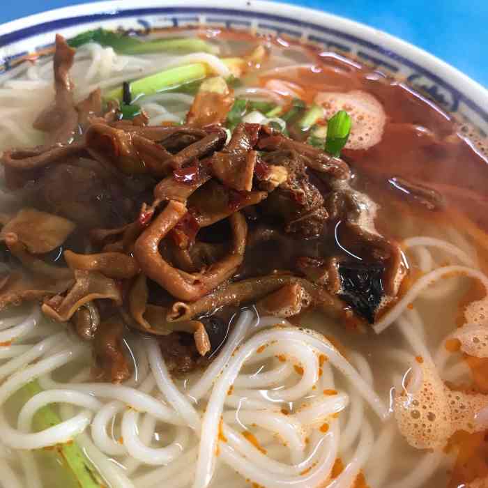 邓姐鸭杂粉面店(抚生路店)-"粉就那样吧,汤还是可以的,大家几乎都吃汤