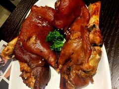 迷迭香烤猪前手-辛德勒啤酒德餐厅