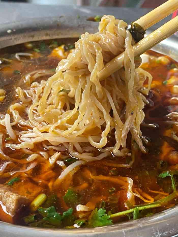 老五鸡丝豆花面粉-"这是一家二十多年的老店,也是贵阳人宵夜的.