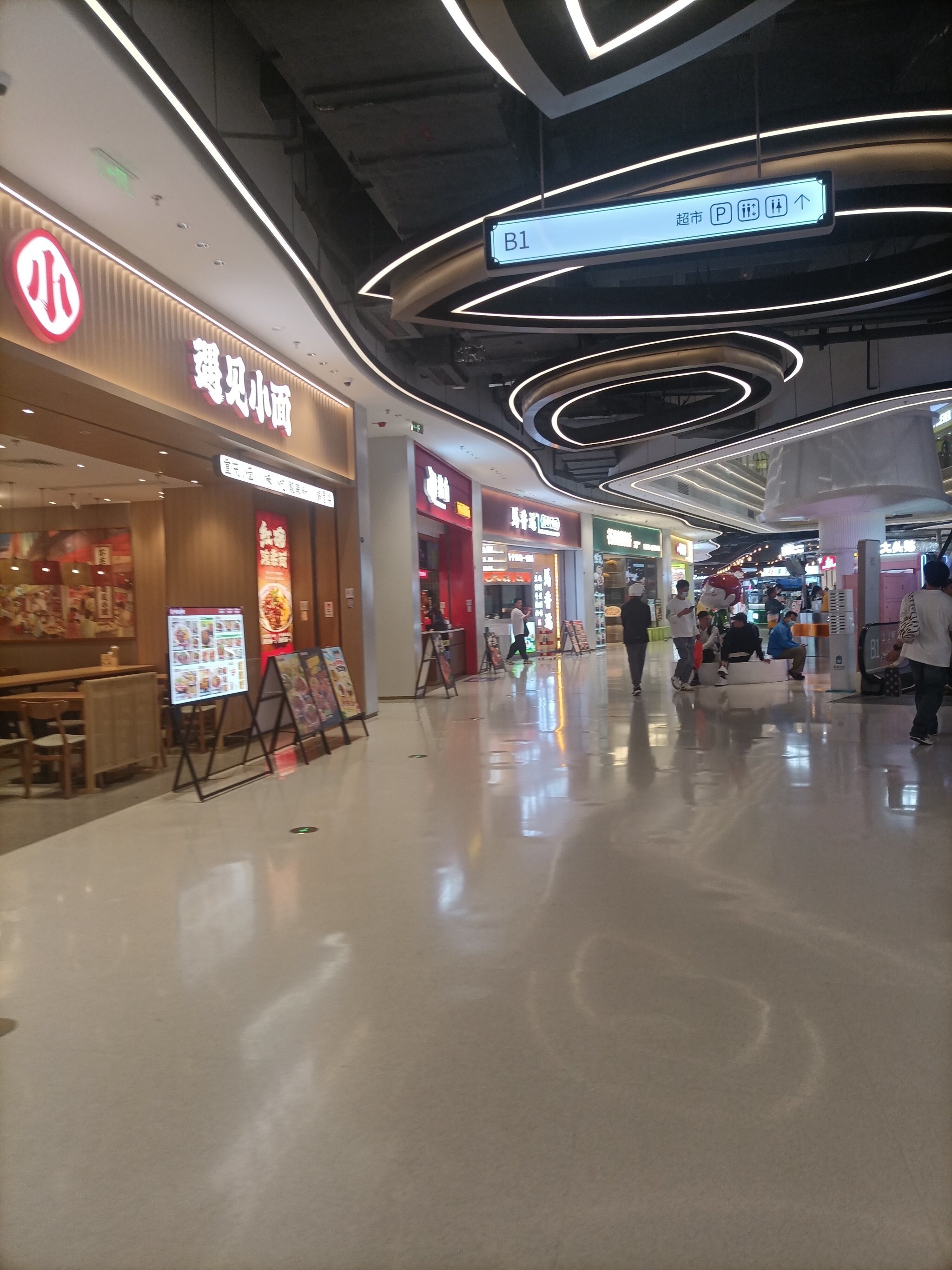 挤地铁的上班路,干净清爽