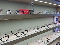 -三目眼镜·蔡司视觉合作店(青浦宝龙店)