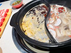 鸳鸯锅-钢管厂五区小郡肝串串香火锅(梅川路店)