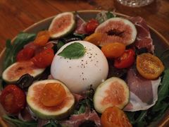 布拉塔奶酪与无花果沙拉-COMMUNE RESERVE幻师(愚园路店)