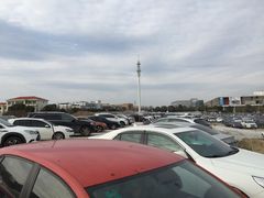 -奥特莱斯停车场