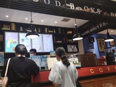 -西西弗书店&矢量咖啡(壹方购物中心店)