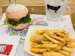 芝心手打牛肉堡-龙治汉堡(中华城店)
