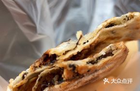 Spicy Preserved Vegetable Braised Pork Pies